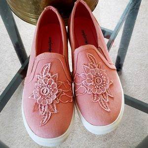 Comfortview 12W Pink Athletic shoes